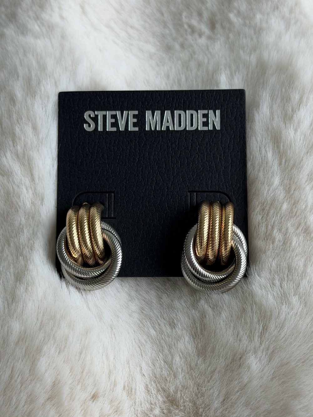 🆕 Steve Madden Two-Tone Knotted Hoop Earrings in Gold and Silver!